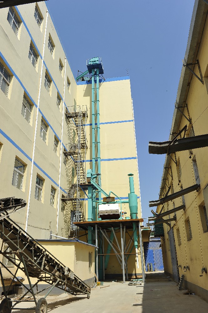 機(jī)械設(shè)備煥新顏，晨虹醇酸外用磁漆守護(hù)每一刻