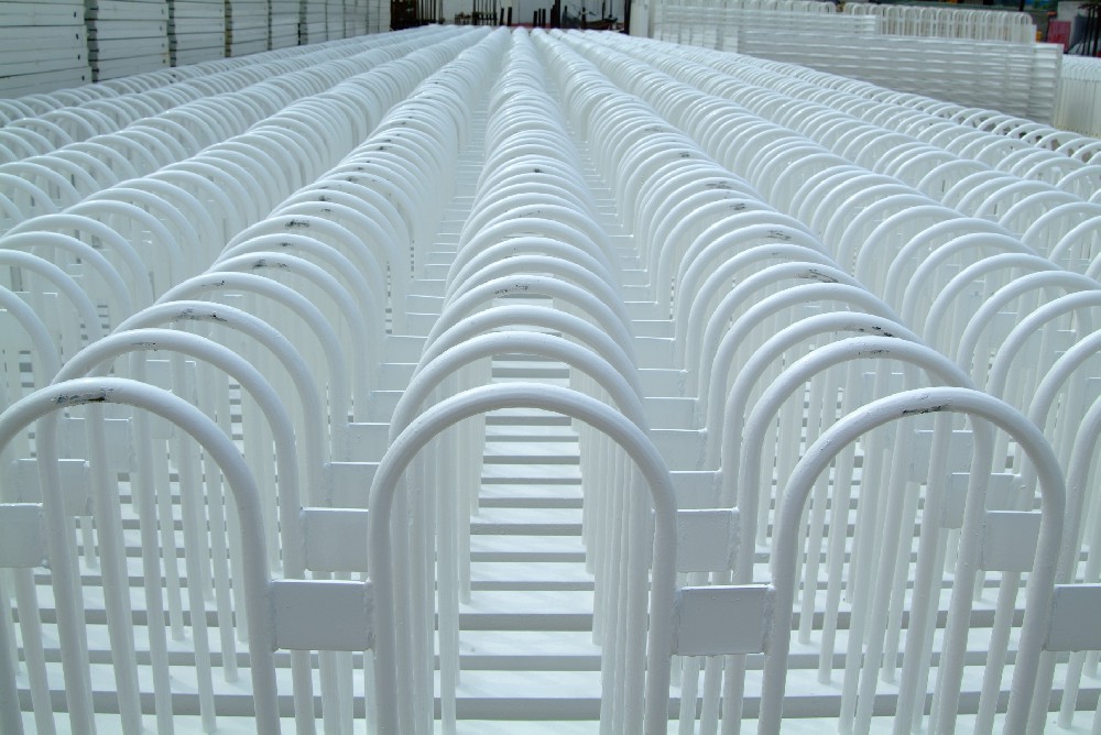 金屬護(hù)欄維護(hù)新方案，晨虹醇酸底漆筑就堅(jiān)固防線