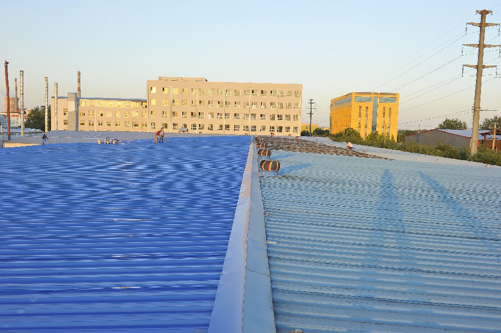 彩鋼瓦翻新利器，晨虹醇酸防銹漆守護建筑之美